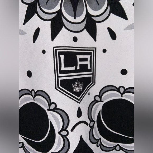 LA Kings Hockey Tee XL Dia de Los Muertos UNI Merch Gildan​​ - Picture 8 of 8